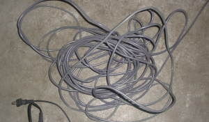 利用闲置音箱、宽带转换器与网线，构建高效家庭网络与娱乐系统